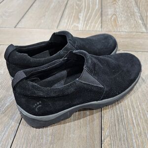 BareTraps Yard Suede Slip On, Women's Size 7.5